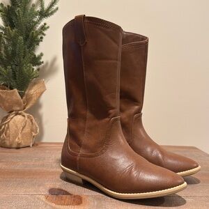 Girls Size 2 Boots, rubber sole. Only worn once